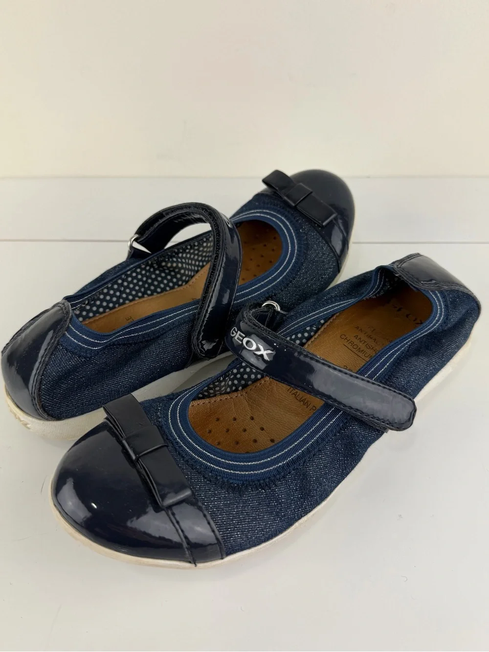 Geox Girls Navy Denim Patent Leather Bow Mary Jane Shoes EU 35 / US 3